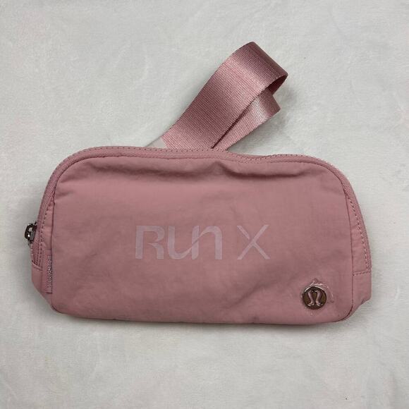 Lululemon Everywhere Belt Bag 1L in Pink Haze Strap NWT with Company Logo - Picture 2 of 7